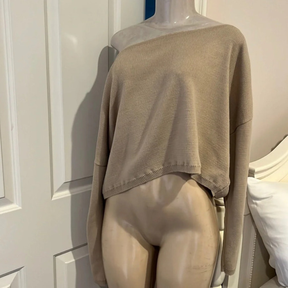 Nasty Gal crop top sweater size 8 open scoop neck off shoulder